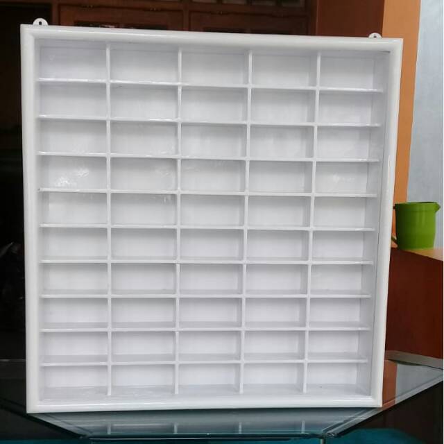 READY  Rak Kayu Hot Wheels isi 50 ADA SLOT / REL PENUTUP AKRILIK
BELUM TERMASUK AKRILIKNYA