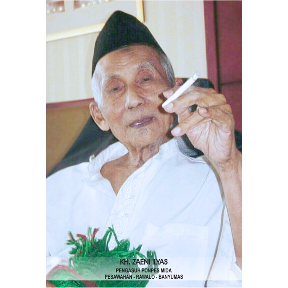

POSTER UKURAN A3+ GAMBAR KH. ZAENI ILYAS BAHAN ART PAPER 310GR TAJAM,TIDAK PECAH,AWET DIGITAL