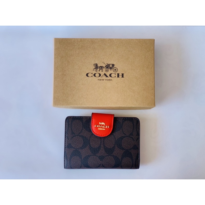 coach medium wallet in signature