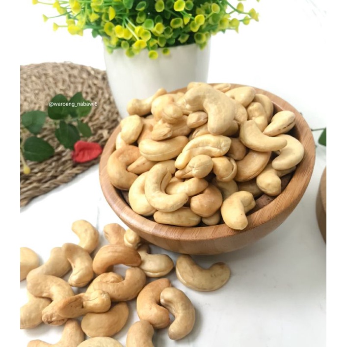 

Kacang Mede / Cashew nut / Kacang Mete Jumbo / Kacang Mede panggang / Roasted Cashew nuts 250g