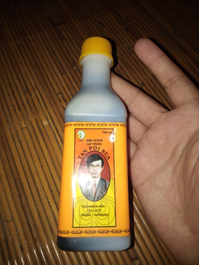 Tan Poi Sua . Jamu Gosok Cap Orang 150 Ml . Pj Lion . Medan