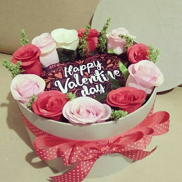 

Bloombox valentine flower
