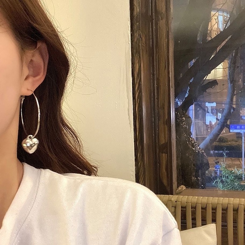 Anting Tusuk Gantung Bentuk Hati Hollow Bahan Metal Gaya Korea