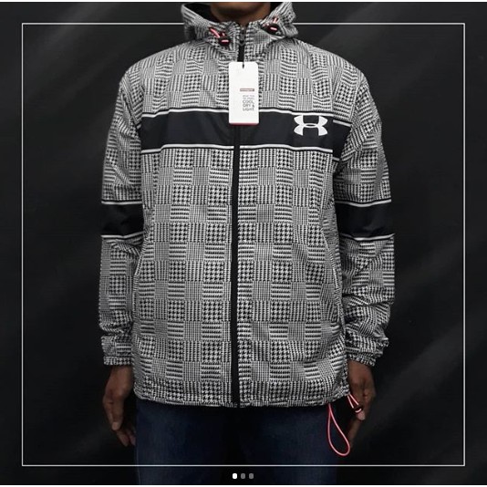 Jaket Parasut Sport UNDER ARMOUR 3 Saku (Waterproof)