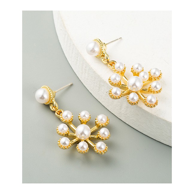 LRC Anting Tusuk Fashion Color Mixing Pearl Ice Flower Geometric Alloy Earrings K698763