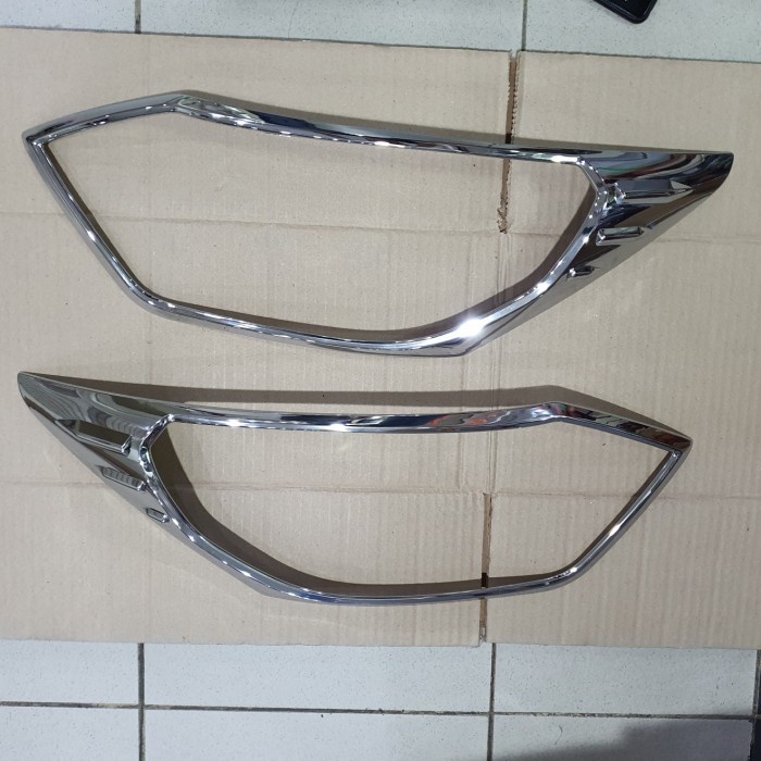 Garnish lampu chrome lampu depan Calya  Sigra awal sampai 2018