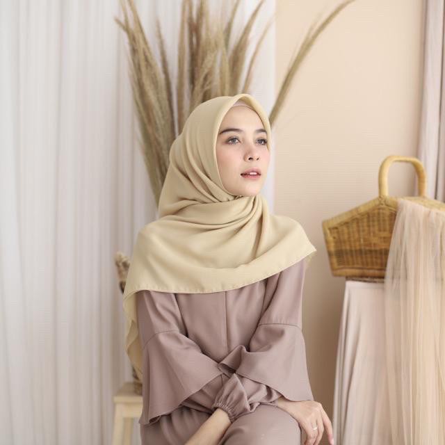 BELLA SQUARE HIJAB SEGIEMPAT 