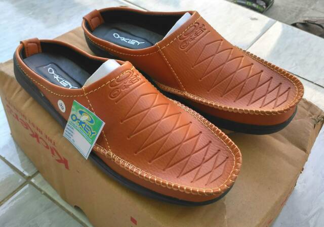 Sepatu Sandal Santai Okey Selop Casual Pria