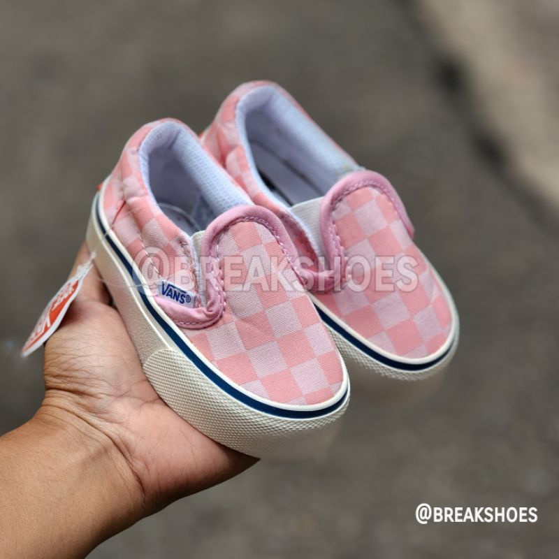 Sepatu anak slip on checkerboard dusty pink anak perempuan