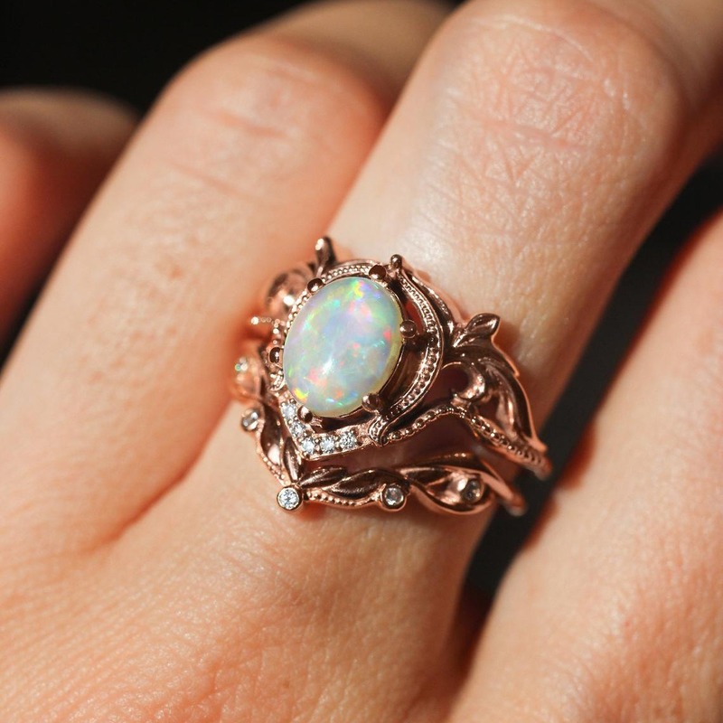 Cincin Lapis Rose Gold 18k Dengan Opal Untuk Wanita