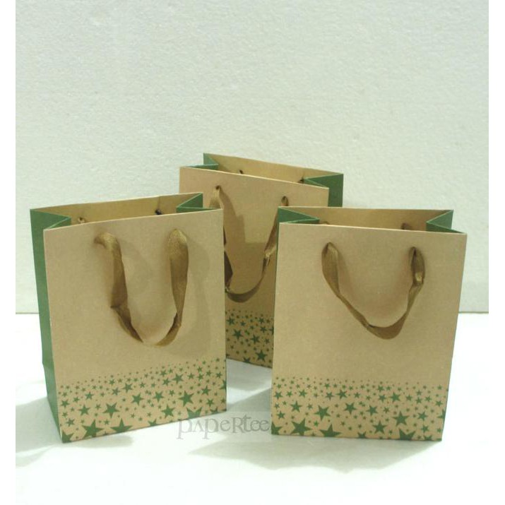 

Paperbag / Tas Kertas / Tas Souvenir 23*18*10 Cm
