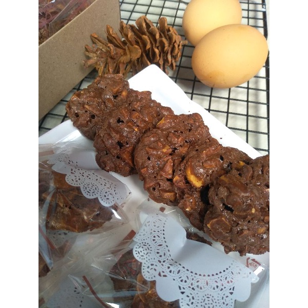 

kue kering kacang coklat/coklat vanhouten/kacang coklat isi 15pcs