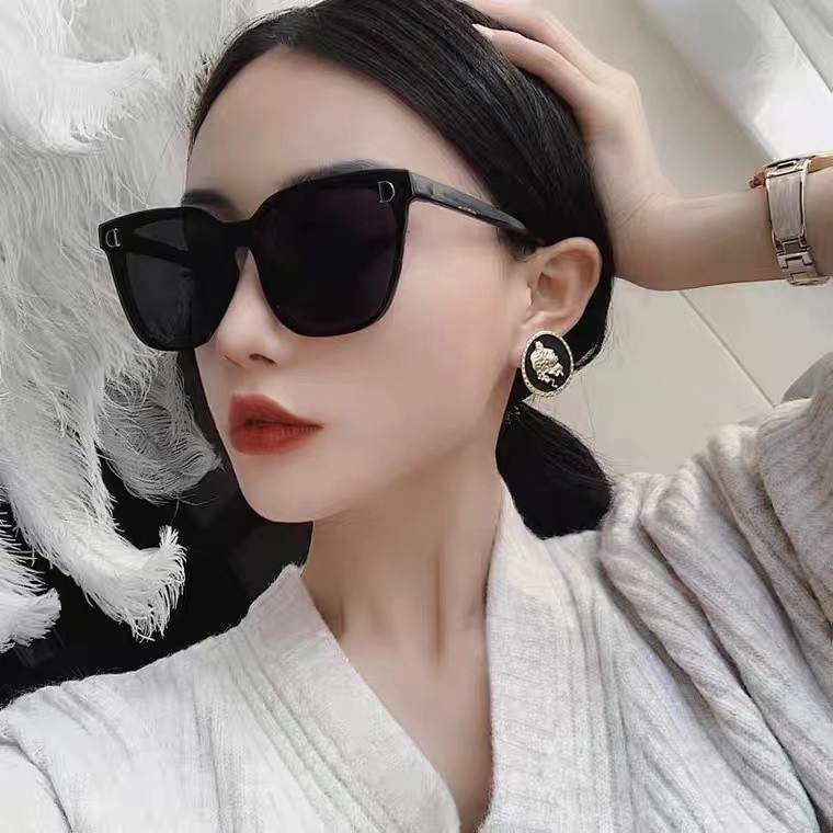 INS Fashion Square Besi Frame Wanita Kacamata Hitam Korean Fashion Aksesoris Import