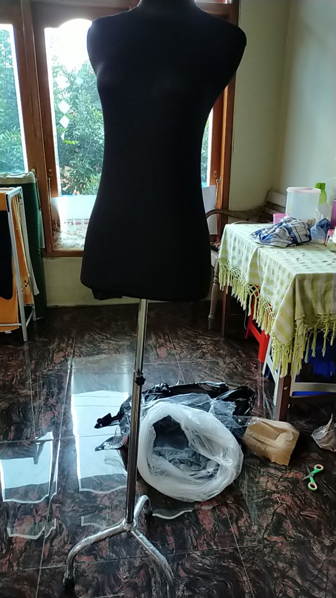 Manekin Bodi Cewek Dm Kain Dewasa + Shock + Kaki Besi Gosend/gojek Only. Hitam