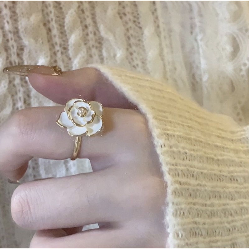 Cincin Model Terbuka Desain Bunga Camellia Warna Putih Gaya Korea Untuk Wanita