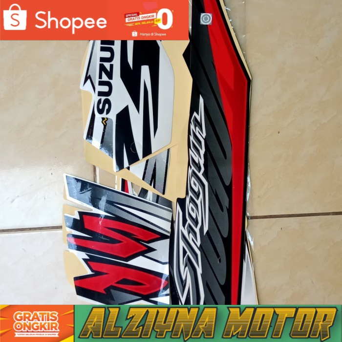 sticker stripping Suzuki Shogun Sp