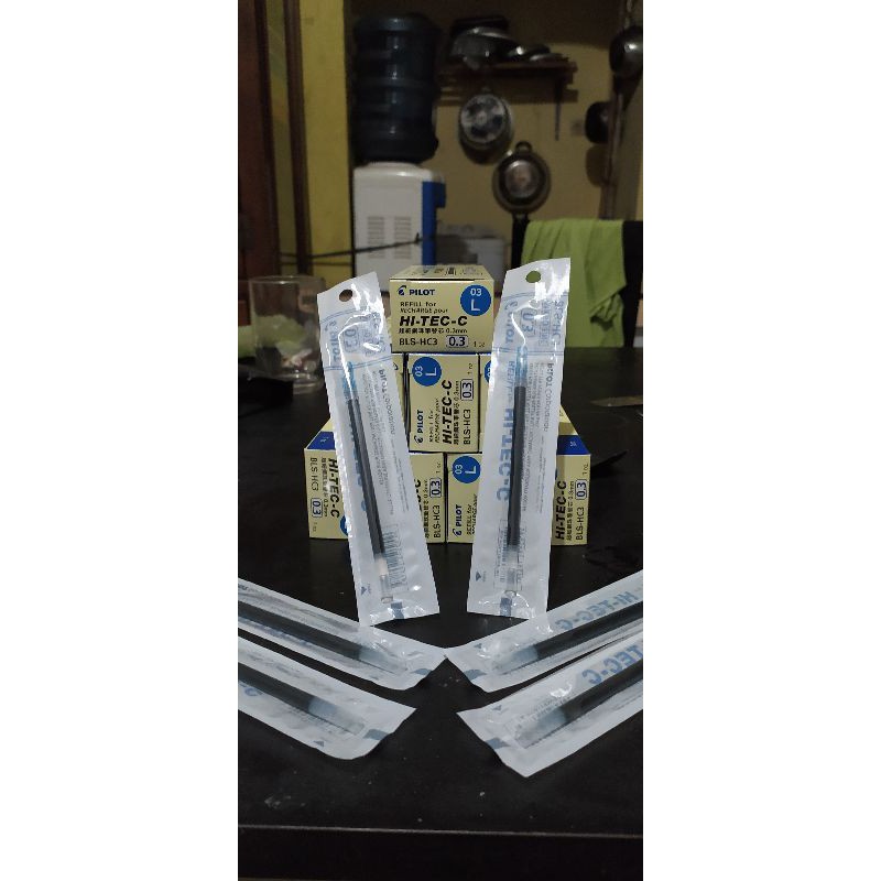 

Refill Pulpen Hi-Tech 0.30 Warna Biru dan Hitam Barokah