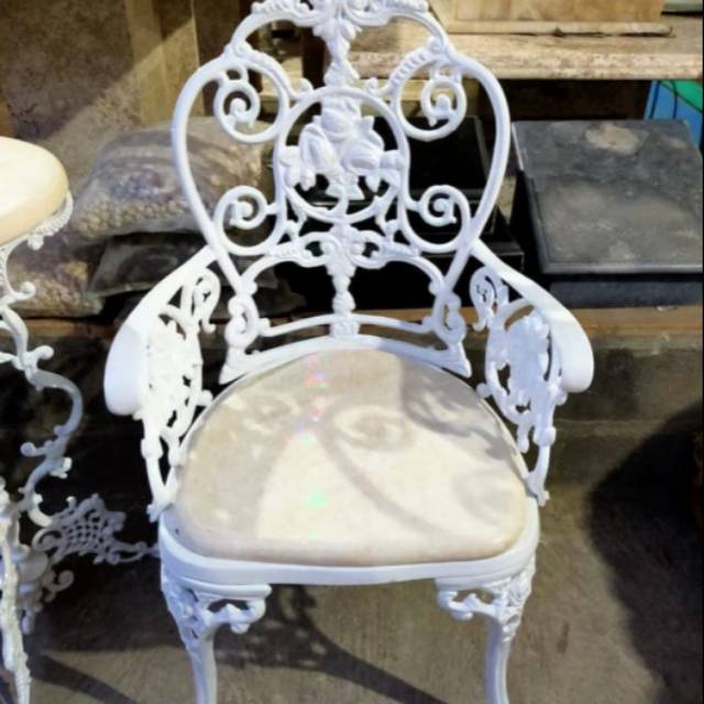 Kursi santai bahan onyx variasi besi khas Tulungagung