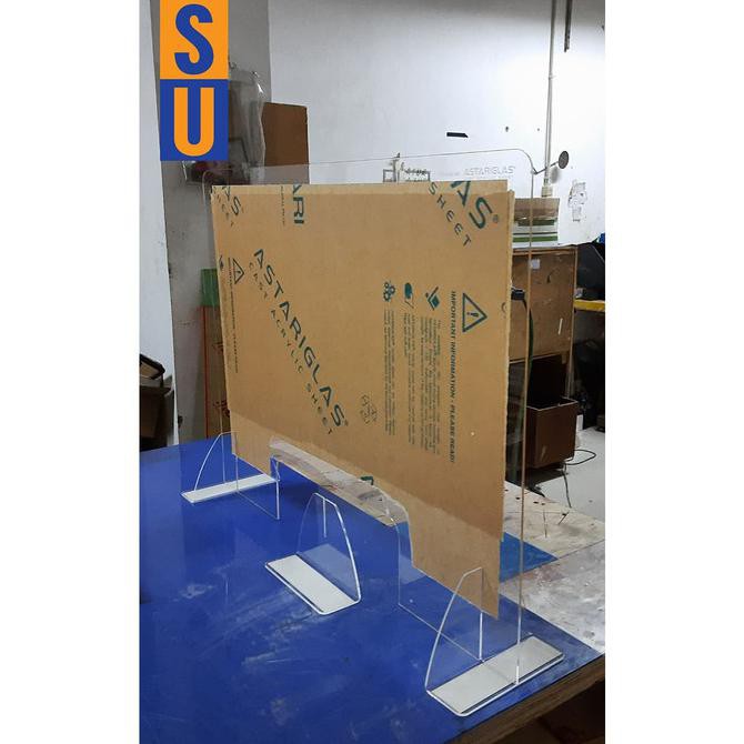 

READY BAYAR DITEMPAT Pembatas Jarak Kasir Acrylic (NEW NORMAL) 100 cm x 60 cm - Tebal 3mm BOOM SALE