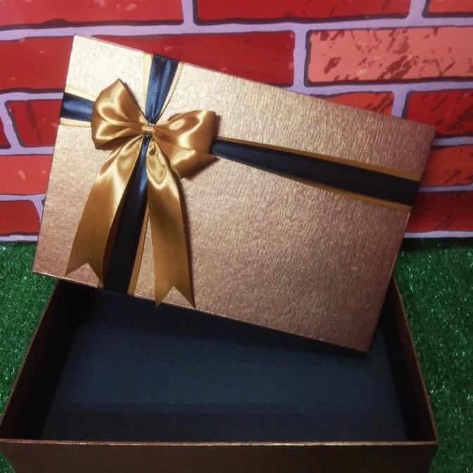 

Best Product!!! Kotak Kado Besar/Giftbox/Boxsouvenir/35X23X8Cm/Berpita - Paling Diminati