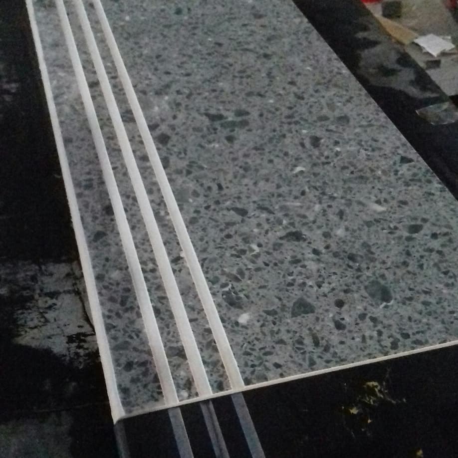 Granit Tangga Abu-abu Motif Matte Kasar Terrazo Venice Grey 30x60, 30x80, 30x90, 30x100, 30x120