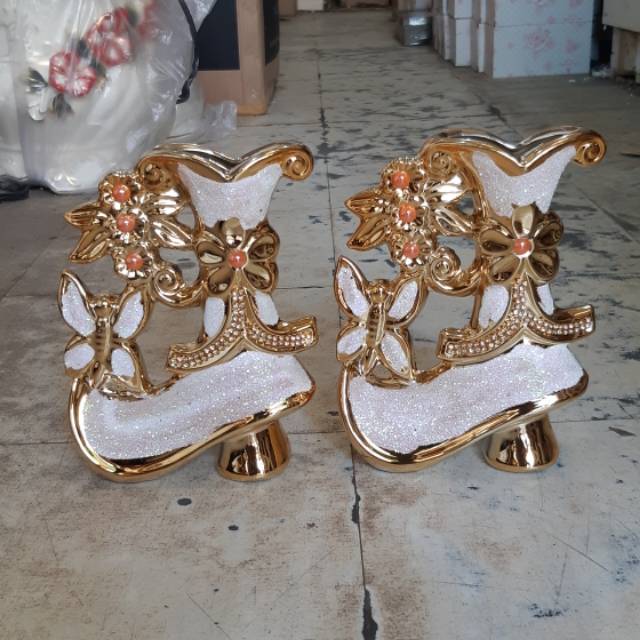 Jual pajangan lemari kaca_Jual pajangan keramik import_Jual pajangan set sepatu