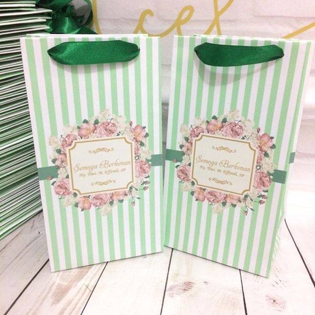 

Paperbag P13 x L8 x T24cm bahan 160 gsm