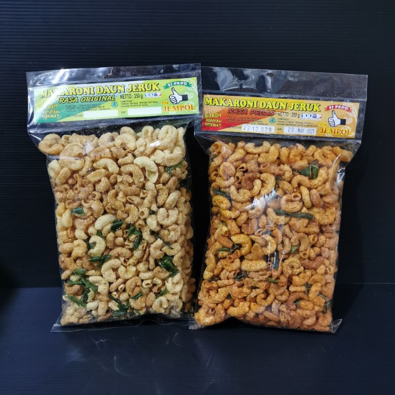 

MAKARONI SI PEDO 1/4 kg daun jeruk rasa original dan pedas gurih asin renyah crispy cemilan 250 gram