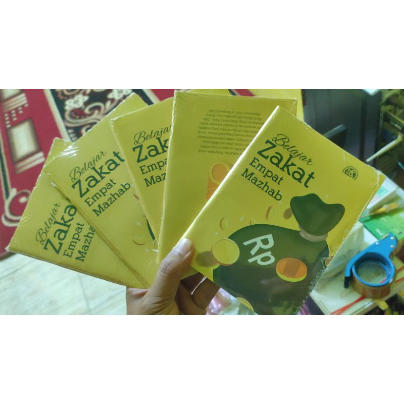 Buku Fikih Zakat Menurut Empat Mazhab Karya Divisi Hukum Iass Sidogiri Shopee Indonesia