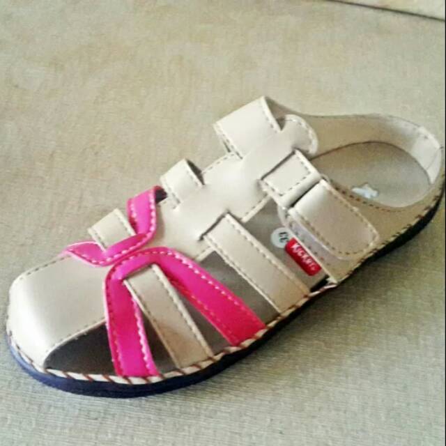 Sepatu sandal anak perempuan kickers cream fanta