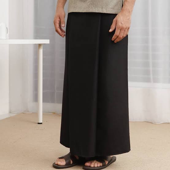 SARUNG POLOS HITAM BAHAN ADEM DEWASA