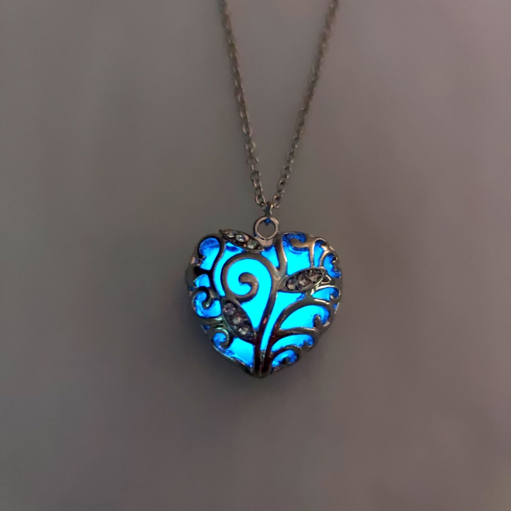 Kalung Rantai Liontin Hati Hollow Hias Berlian Imitasi Luminous Untuk Wanita / Hadiah Natal