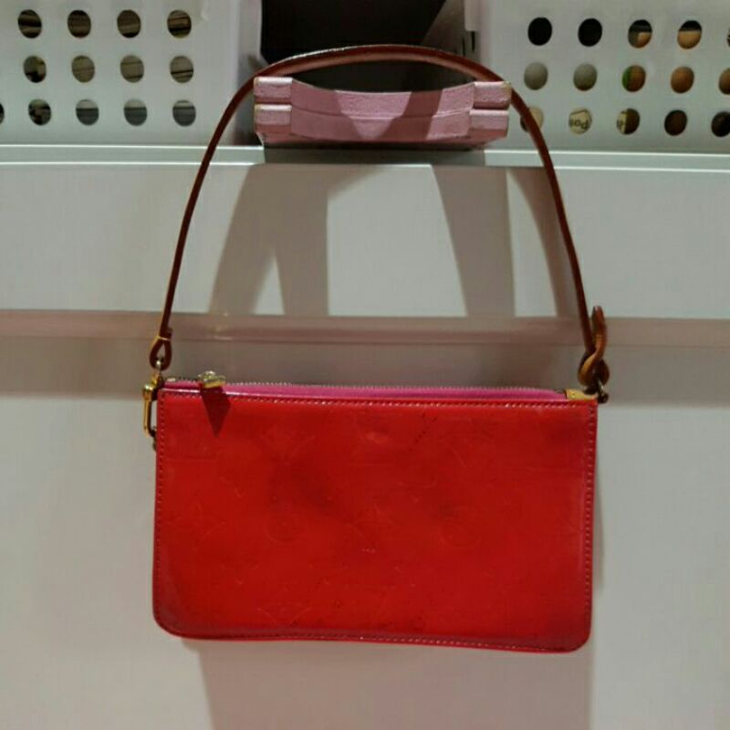 Preloved soulder bag / tas ketek merah LV