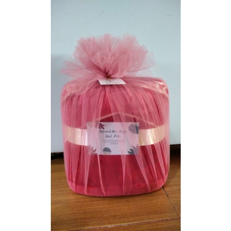 PACKING HAMPERS TILE