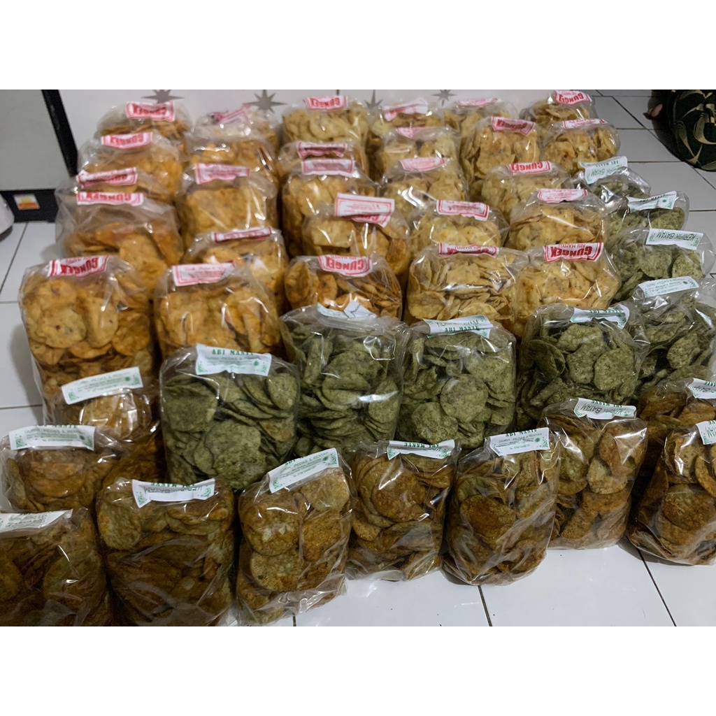 

ANEKA CAMILAN KERIPIK/KERUPUK ASIN, GURIH, PEDAS (2300 gram)
