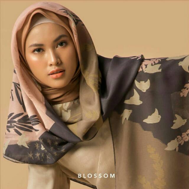 Kamara scarf Blossom Kami. By KAMIIDEA