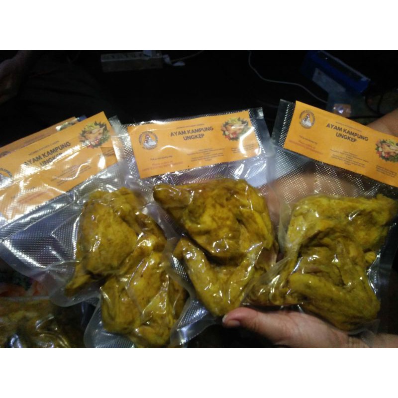 

ayam kampung ungkep bumbu kuning siap goreng