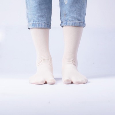 Soka Kaos Kaki Jempol Panjang L