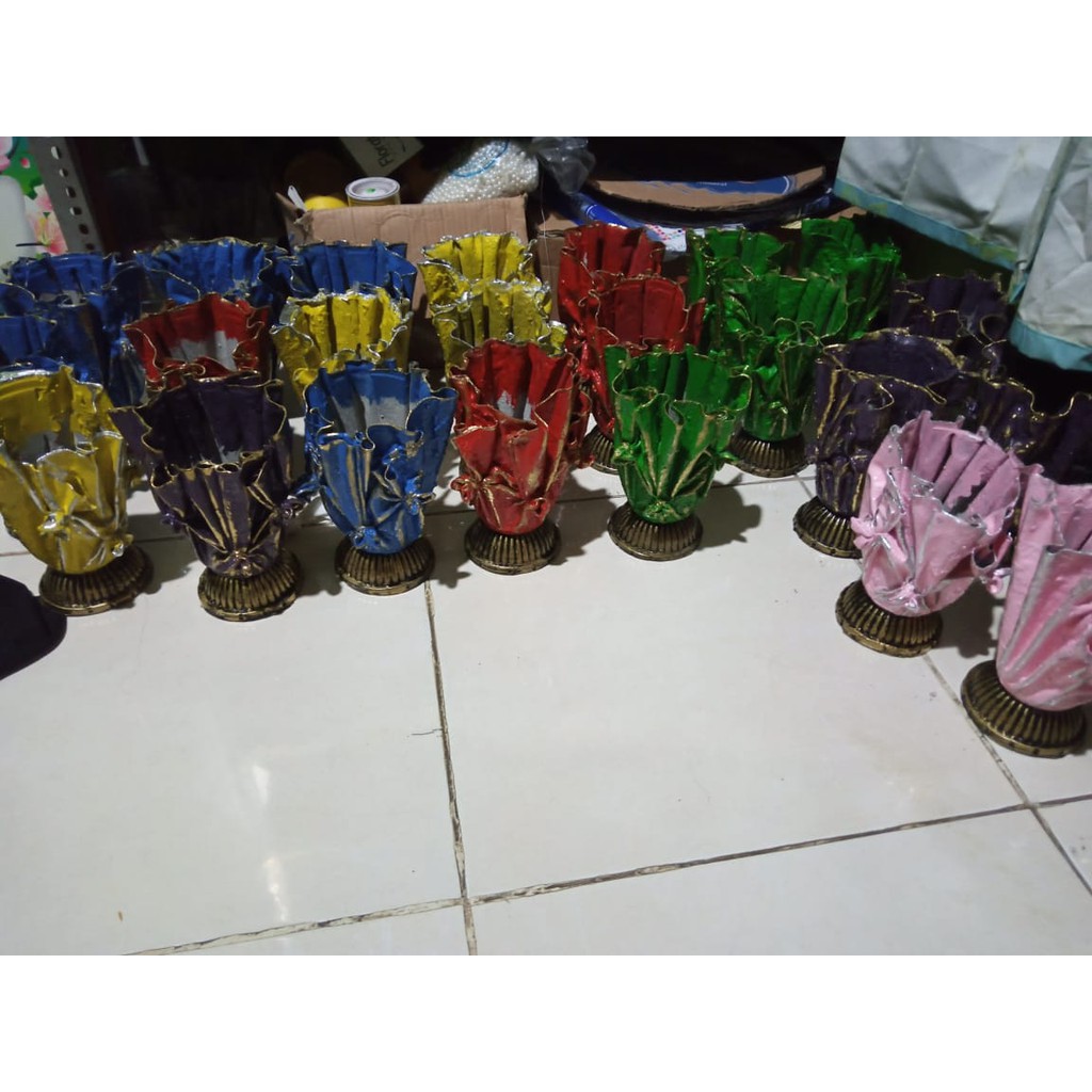 Pot bunga dari barang bekas (handuk/kaos)