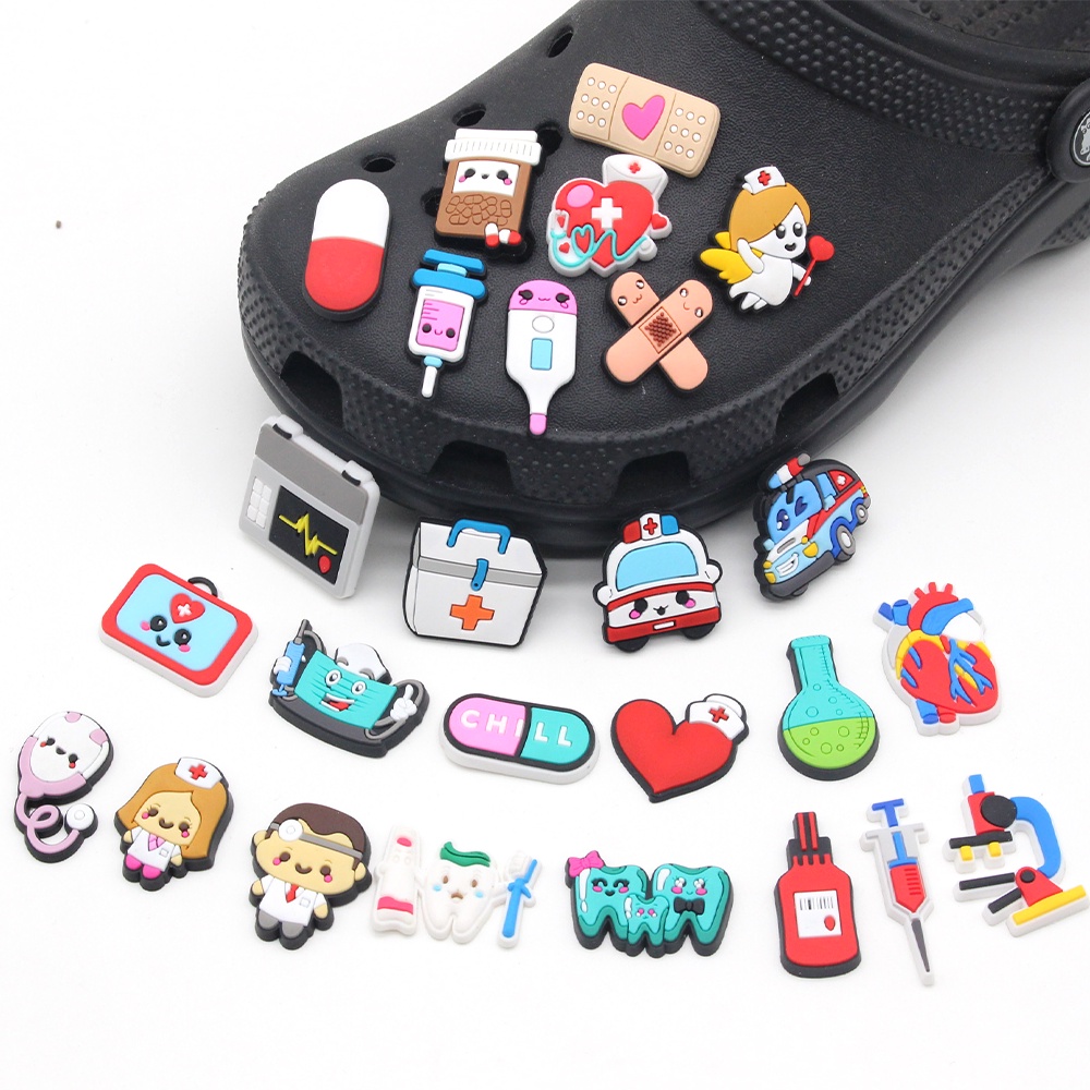 Charms Crocs Pin Jibbitz Kartun Lucu Aksesoris Dokter / Dekorasi Sandal / Sepatu Anak DIY