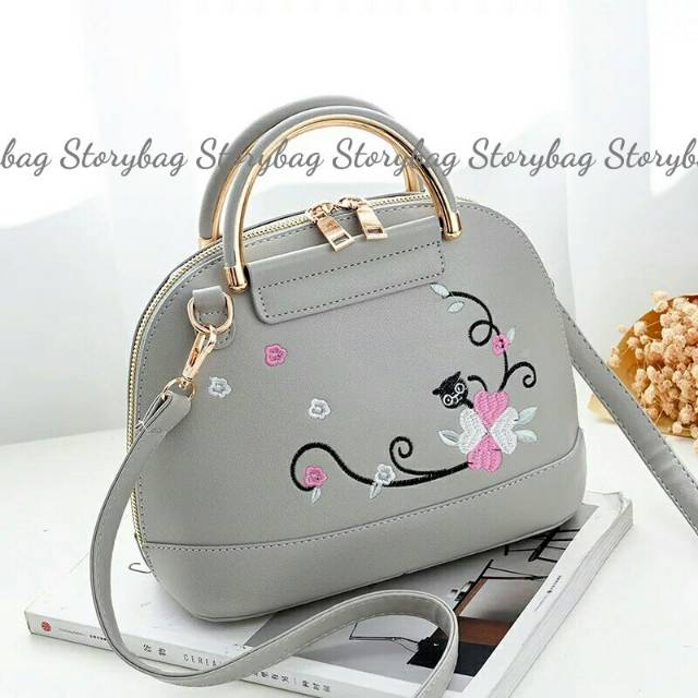 Tas Wanita Selempang Gambar Kupu Kupu Bahan Taiga Ukuran 25x20 Warna Pink Hitam Abu Orange