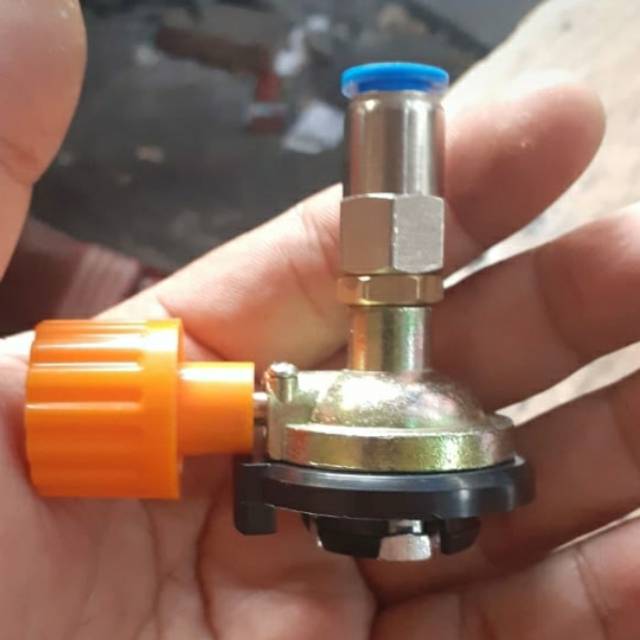 Sambungan atau conector utk reffil isi ulang gas kaleng