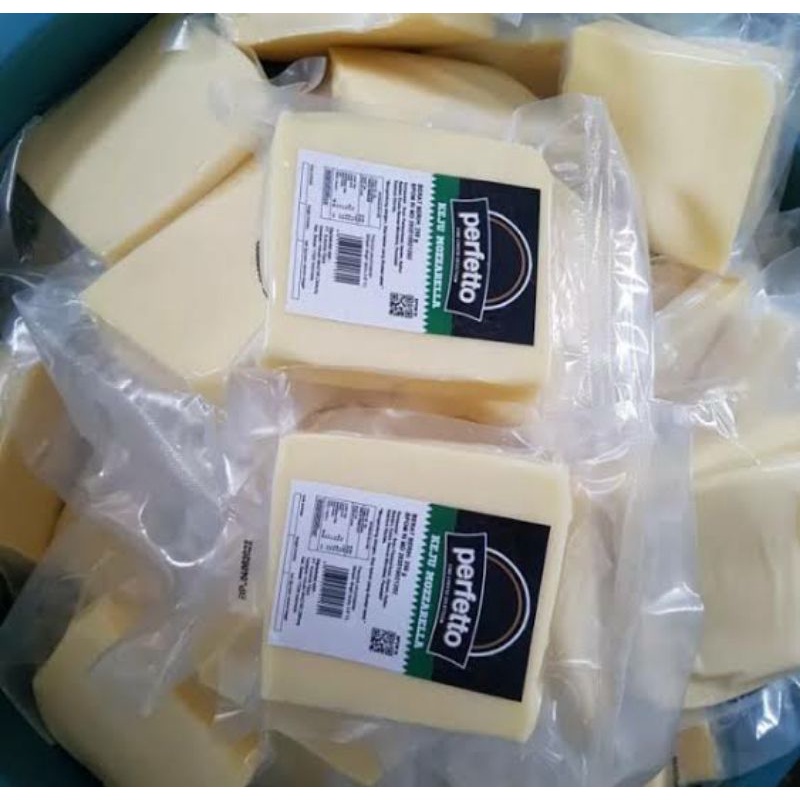 

keju mozzarella asli susu sapi murni (1kg)