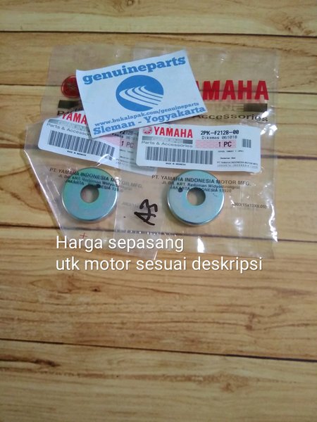 SEPASANG COVER TUTUP BOSH SWING ARM YZF R15 V2 V3 VVA ALL NEW VIXION R ORI  YAMAHA 2PK-F2128-00