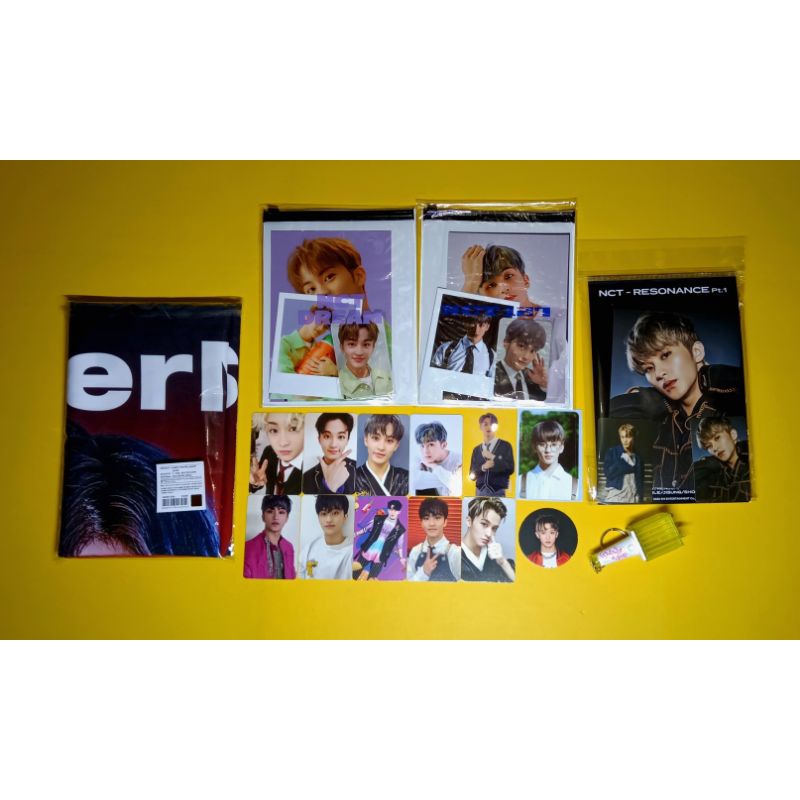 Mark mfal wgu welkit sg dad b2s kit YGM hot sauce chilling ar neozone photoframe photopack pc nct