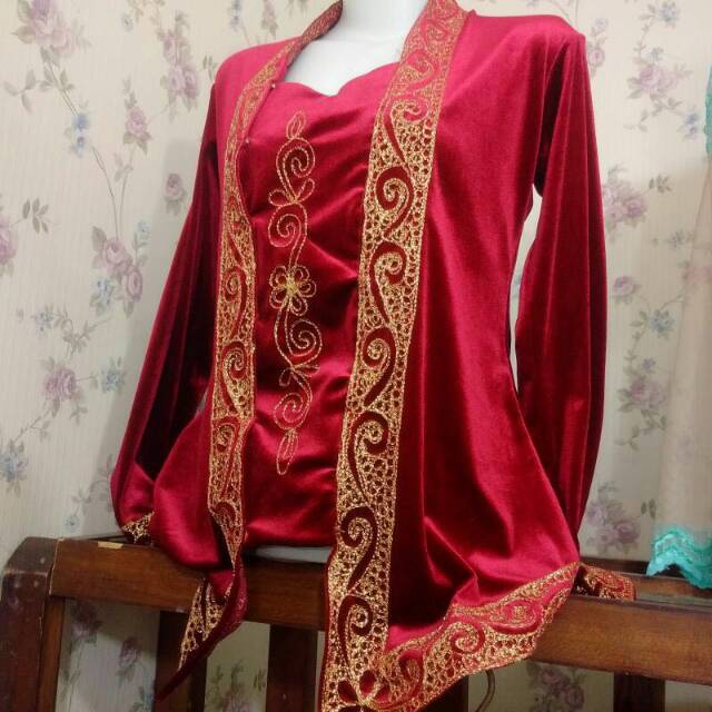 Baju bludru wanita jawa