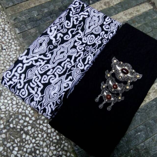 set kain batik dan embos