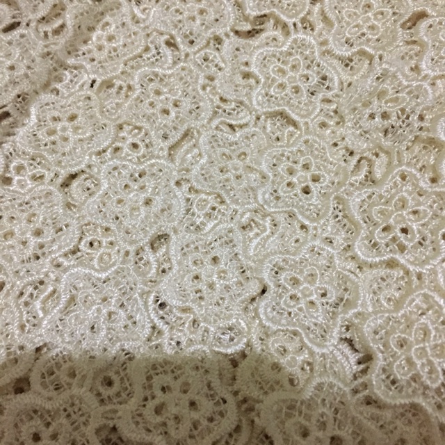Kain Brokat Renda Bunga (1,45 meter)