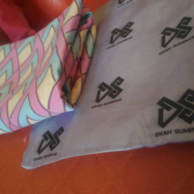 DYAH SUMINAR HIJAB - SCARF WOLFIS MOTIF