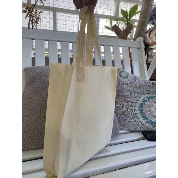 HARGA LUSIN ISI 12  BIJI- WARNA NO REQUEST TAS PRESS MESIN PABRIK/TAS BELANJAHANDLE 25x35 x 8 LIPATAN SAMPING-WARNA IKUT STOK NO REQUEST